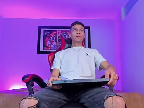 Noahh Saky online show from April 24, 3:09 am