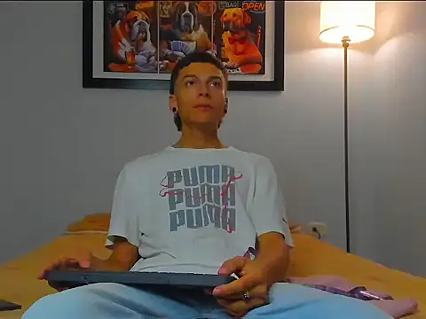 Noahh Saky online show from April 8, 3:51 am