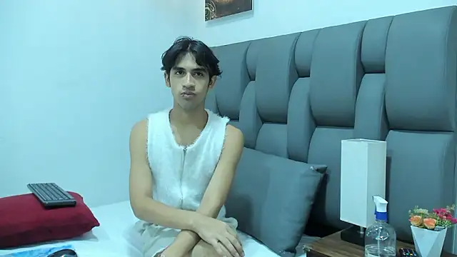  ArchieBlu  online show from March 19, 7:33 am