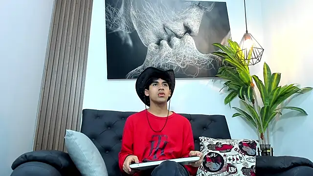  ArchieBlu  online show from April 13, 7:36 pm