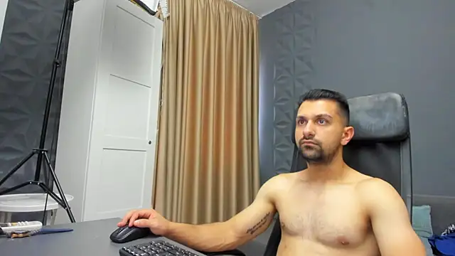 BryceReign online show from March 28, 8:36 am