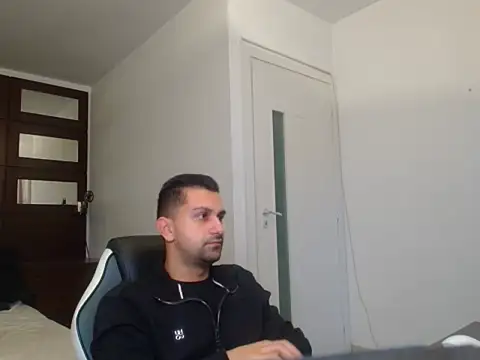 BryceReign online show from April 6, 4:42 am