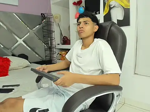 Nico Viper  online show from March 22, 7:30 pm