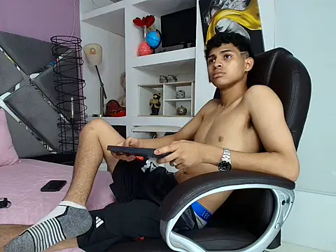 Nico Viper  online show from April 8, 7:55 pm