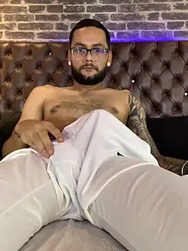 KyleJoss30 online show from April 15, 7:58 pm