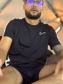 KyleJoss30 online show from April 2, 9:33 pm