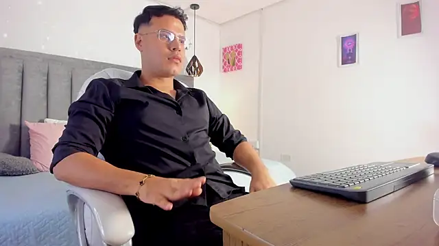 Liam ruse online show from March 21, 8:13 pm