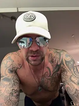 stefhart online show from April 10, 5:42 pm