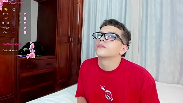 dennis hills online show from April 10, 7:21 pm