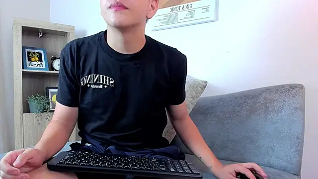 dennis hills online show from March 26, 12:53 pm