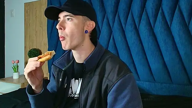 lio     online show from April 7, 6:35 am