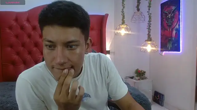 DominantBoy4 online show from April 6, 7:36 pm