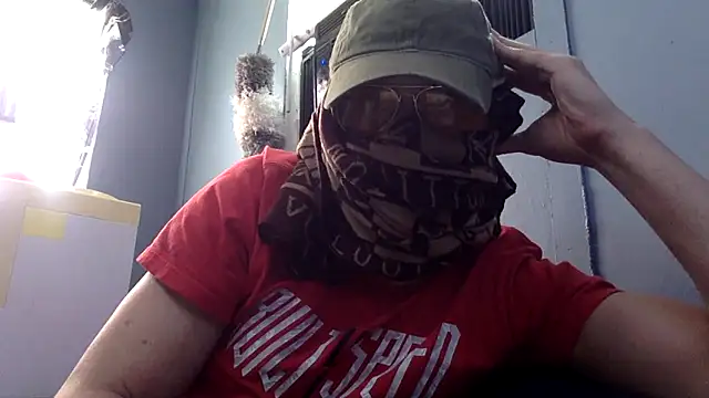 BWCloverboyy online show from March 25, 6:12 pm