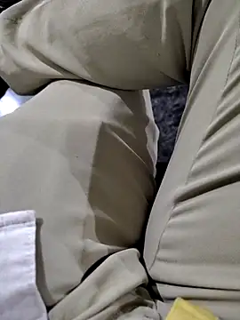 roselover2222 online show from April 7, 7:58 pm