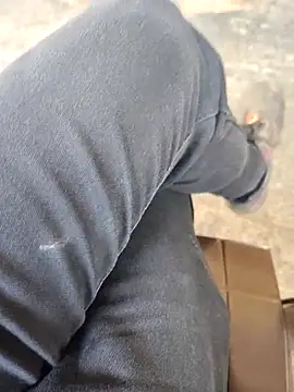 roselover2222 online show from April 2, 6:43 am