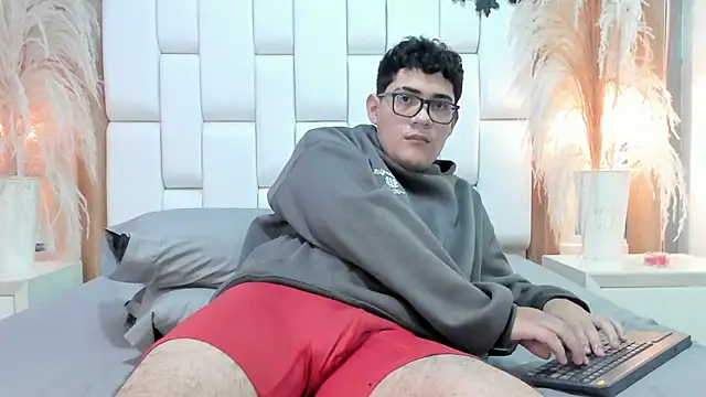 DylanLuxe online show from April 15, 2:55 am