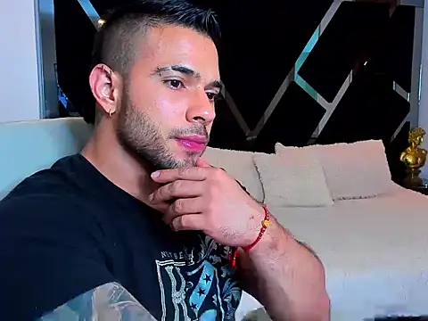 Raytorres online show from April 2, 3:59 am