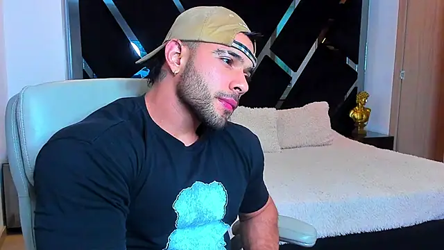 Raytorres online show from April 15, 10:43 pm