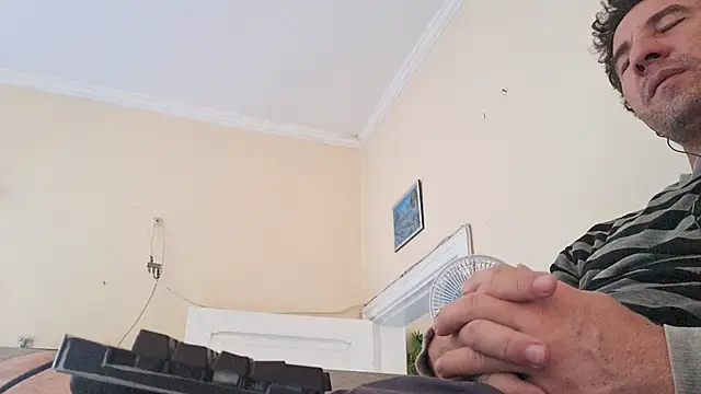 Sueliton2 online show from April 12, 5:36 pm