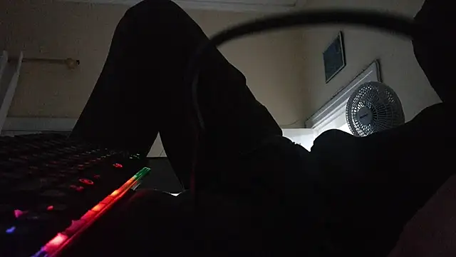 Sueliton2 online show from April 13, 9:04 pm