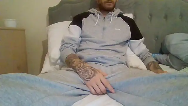 feetlovrr94 online show from April 13, 10:32 pm