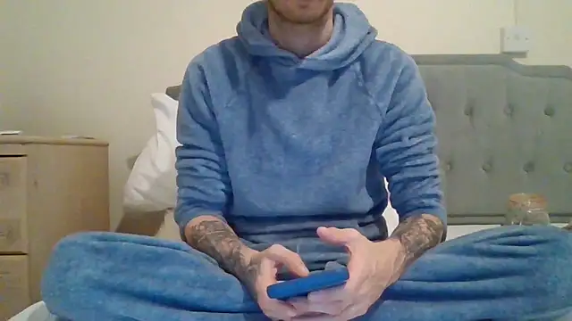 feetlovrr94 online show from March 27, 9:05 pm