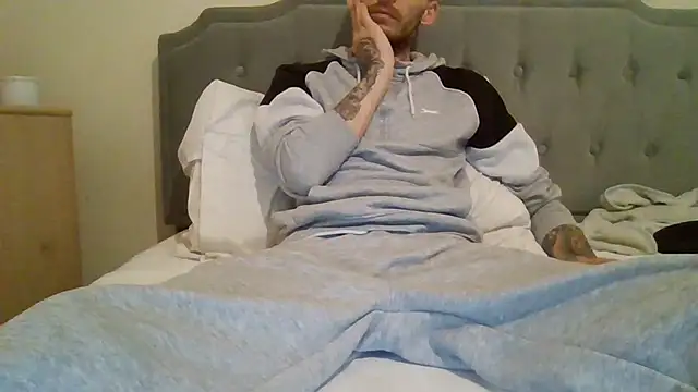 feetlovrr94 online show from April 11, 10:24 pm