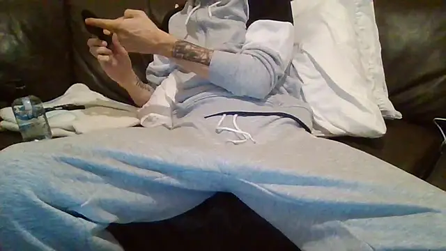 feetlovrr94 online show from April 8, 2:23 am