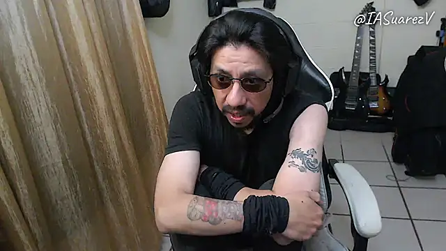 IASuarezV online show from April 7, 11:32 am