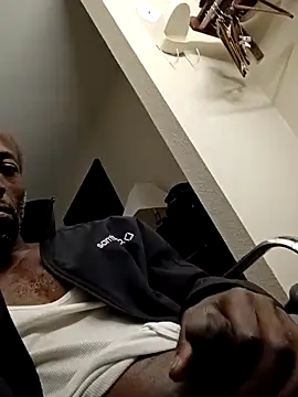 KingBlackStallion online show from April 17, 7:44 am