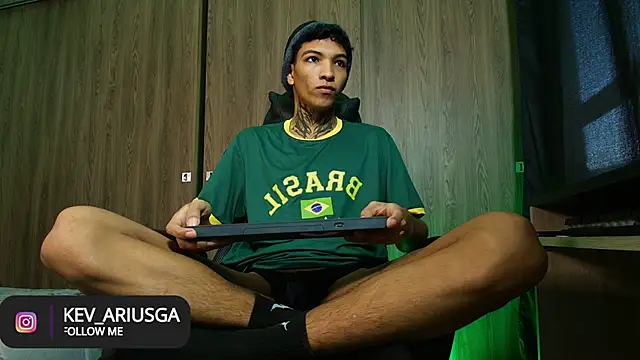 im Usuga online show from June 1, 10:48 am
