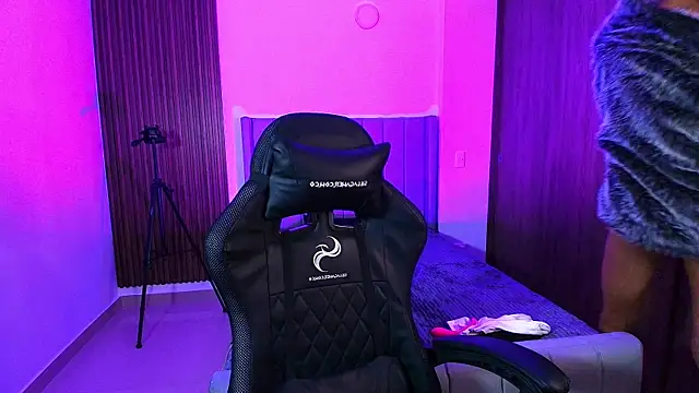 im Usuga online show from April 16, 8:03 am