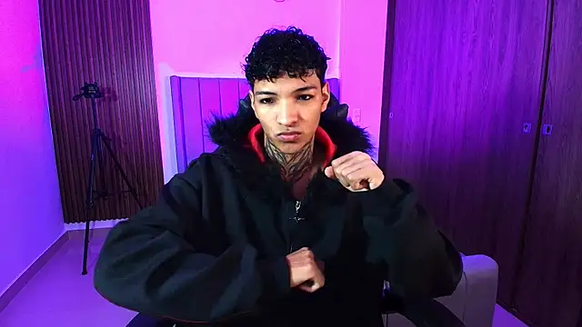 im Usuga online show from April 13, 8:37 am