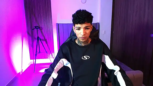 im Usuga online show from April 6, 11:33 am