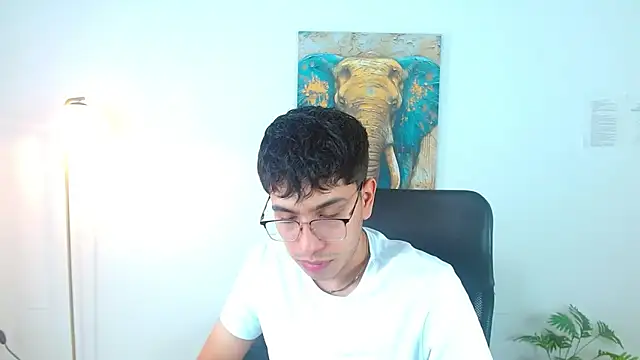 maax 18 online show from April 1, 1:52 pm