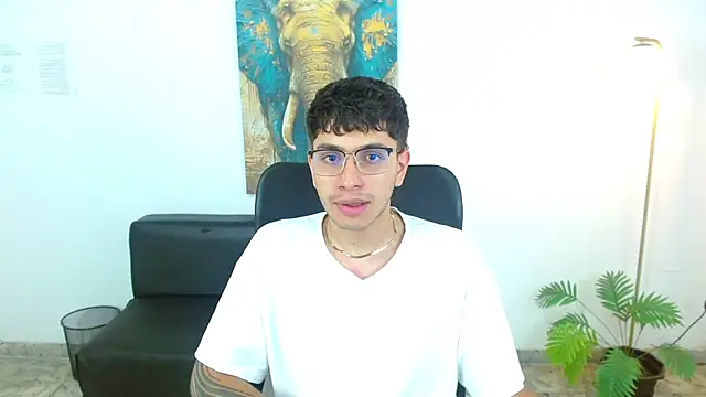 maax 18 online show from March 27, 1:34 pm