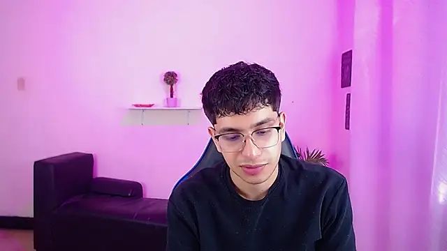 maax 18 online show from April 13, 1:56 pm