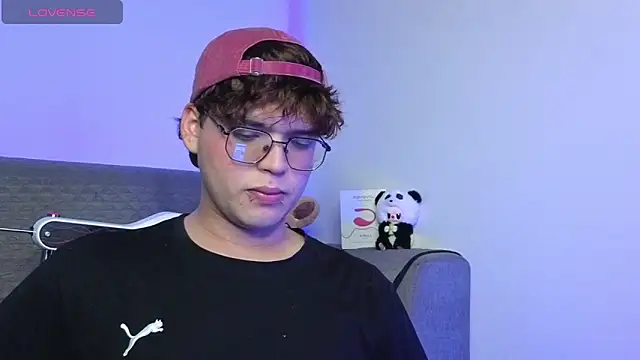 hornsgoat  online show from April 5, 8:05 pm