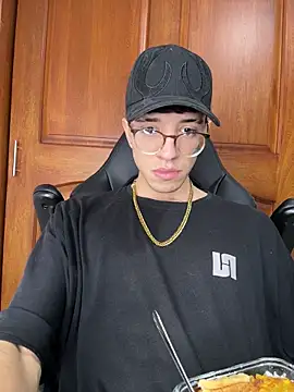 ArthurDaviess online show from April 2, 8:44 am