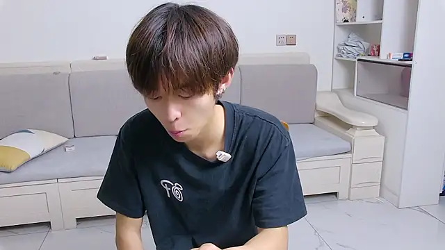 buding-001 online show from April 1, 10:06 am