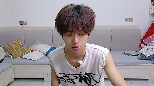 buding-001 online show from March 27, 10:49 am