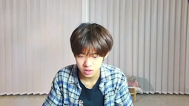 buding-001 online show from April 4, 10:01 am