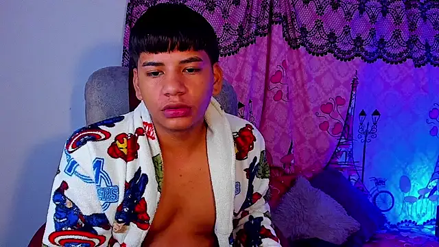 Aless bigg online show from April 6, 8:37 am