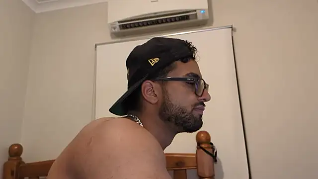 robin103666 online show from April 4, 2:47 pm