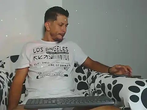 21Latinlover online show from March 25, 1:20 am