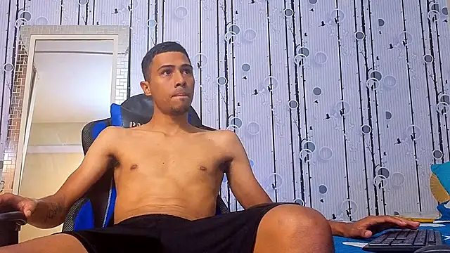 Charlies Fox online show from April 4, 7:11 pm