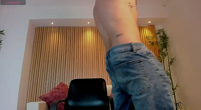 NICK OWEEN26 online show from April 11, 6:22 pm