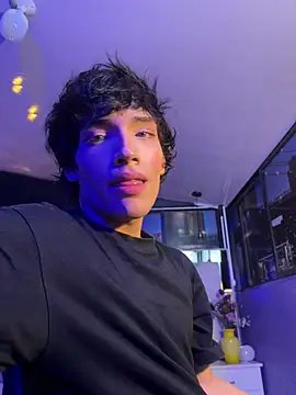 IsaacNovaa online show from July 18, 11:43 pm