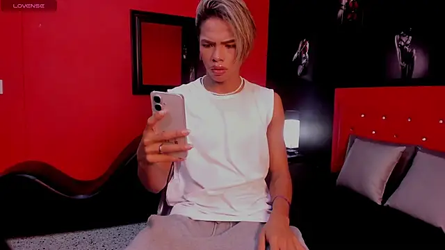 Henrikvermillion online show from April 9, 3:15 am