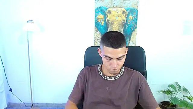 lucass 18 online show from April 6, 9:15 pm